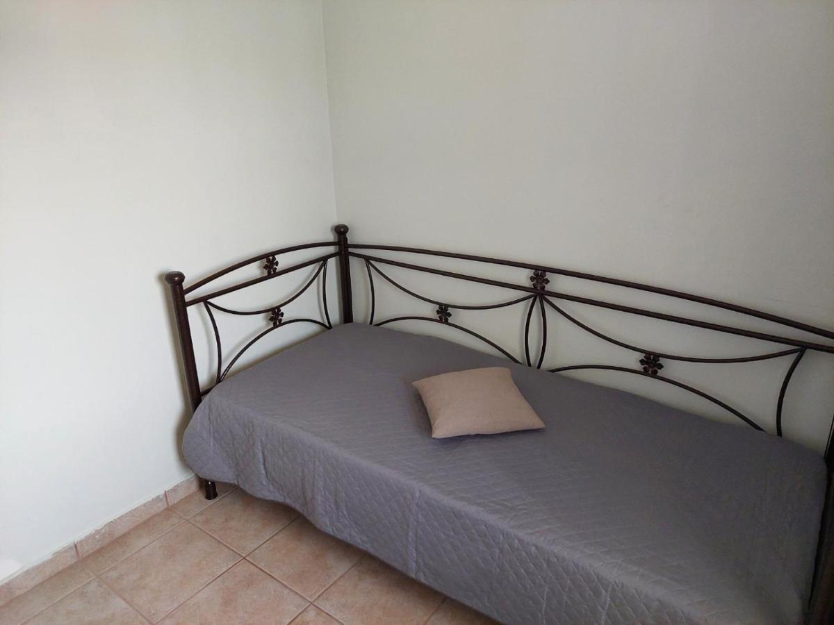 Twins Apartments Nikiana Luaran gambar