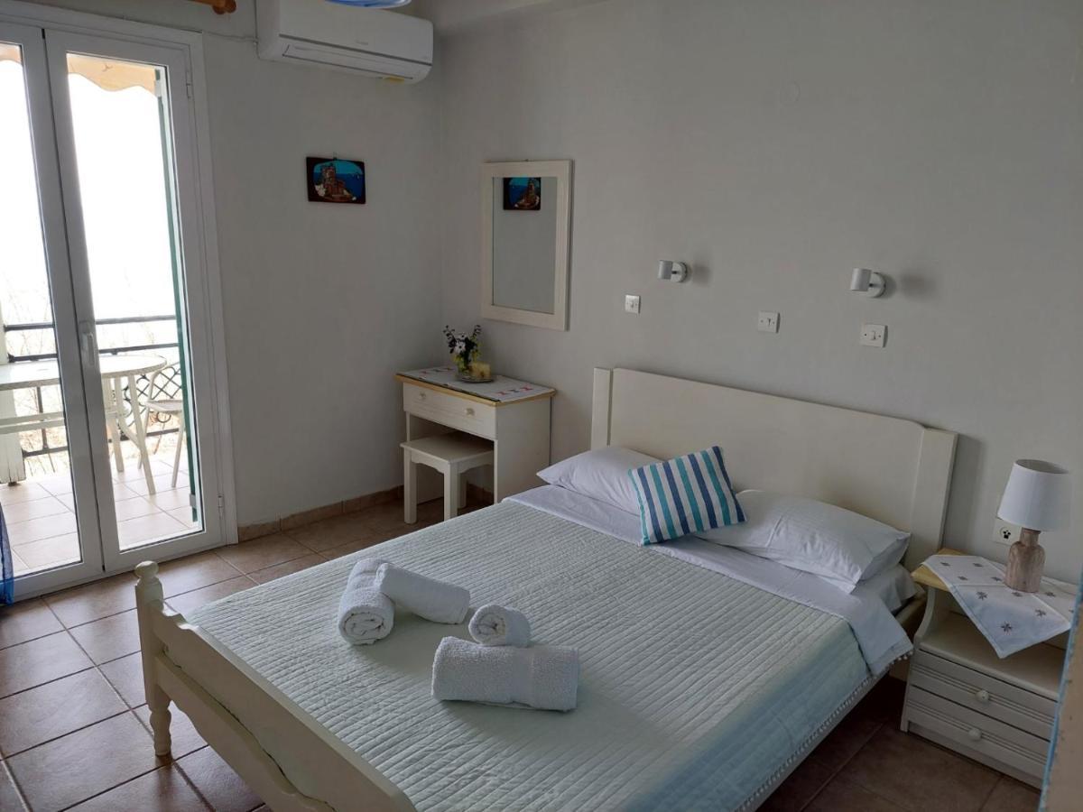 Twins Apartments Nikiana Luaran gambar