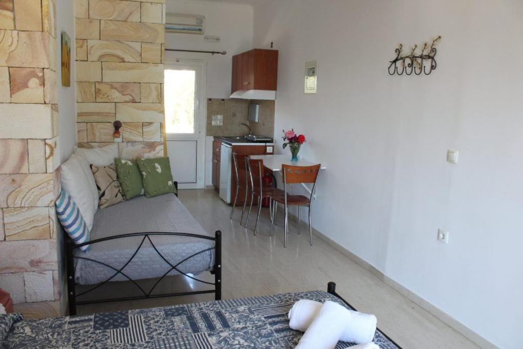 Twins Apartments Nikiana Luaran gambar